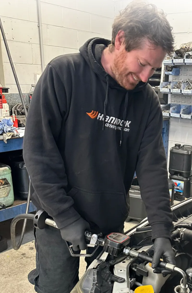 Mechanic using KAVINEX on the shop floor happy with the experience